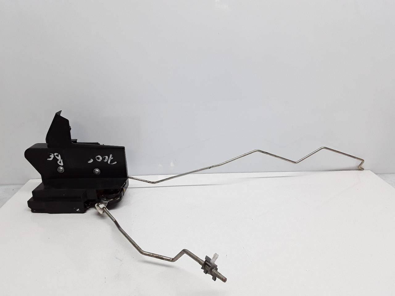 Cerradura puerta delantera derecha