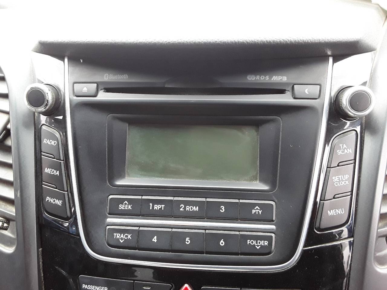 Audio system / CD radio, photo 1 of 9