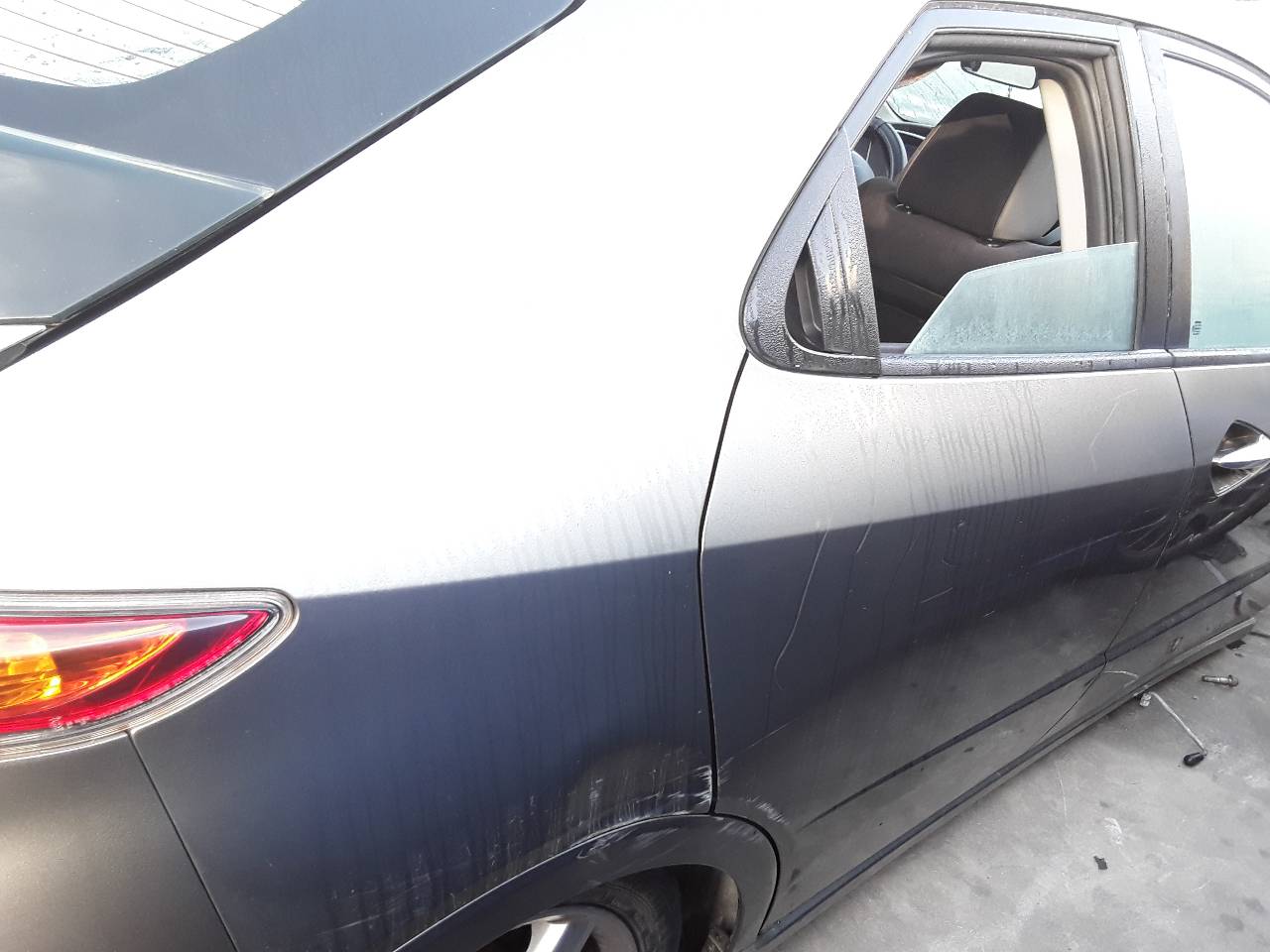 Puerta trasera derecha, foto 1 de 2
