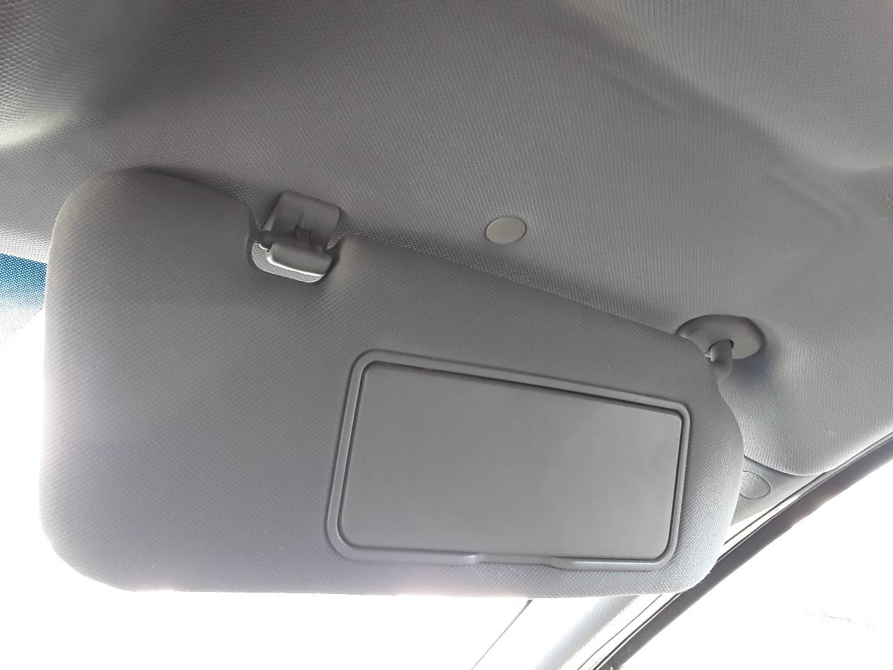 Right sun visor