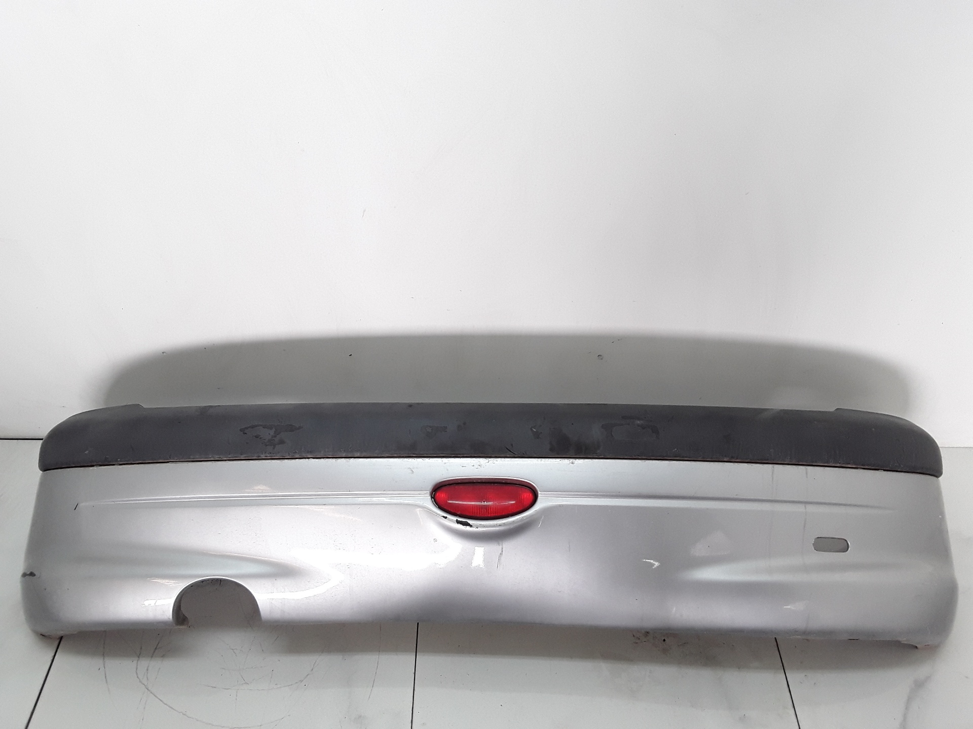 Paragolpes trasero
