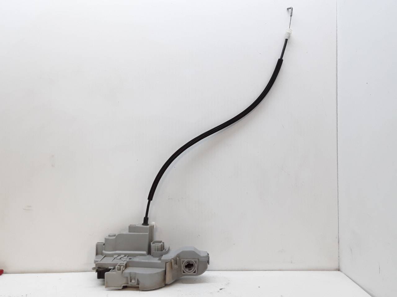 Front left door lock, photo 1 of 4