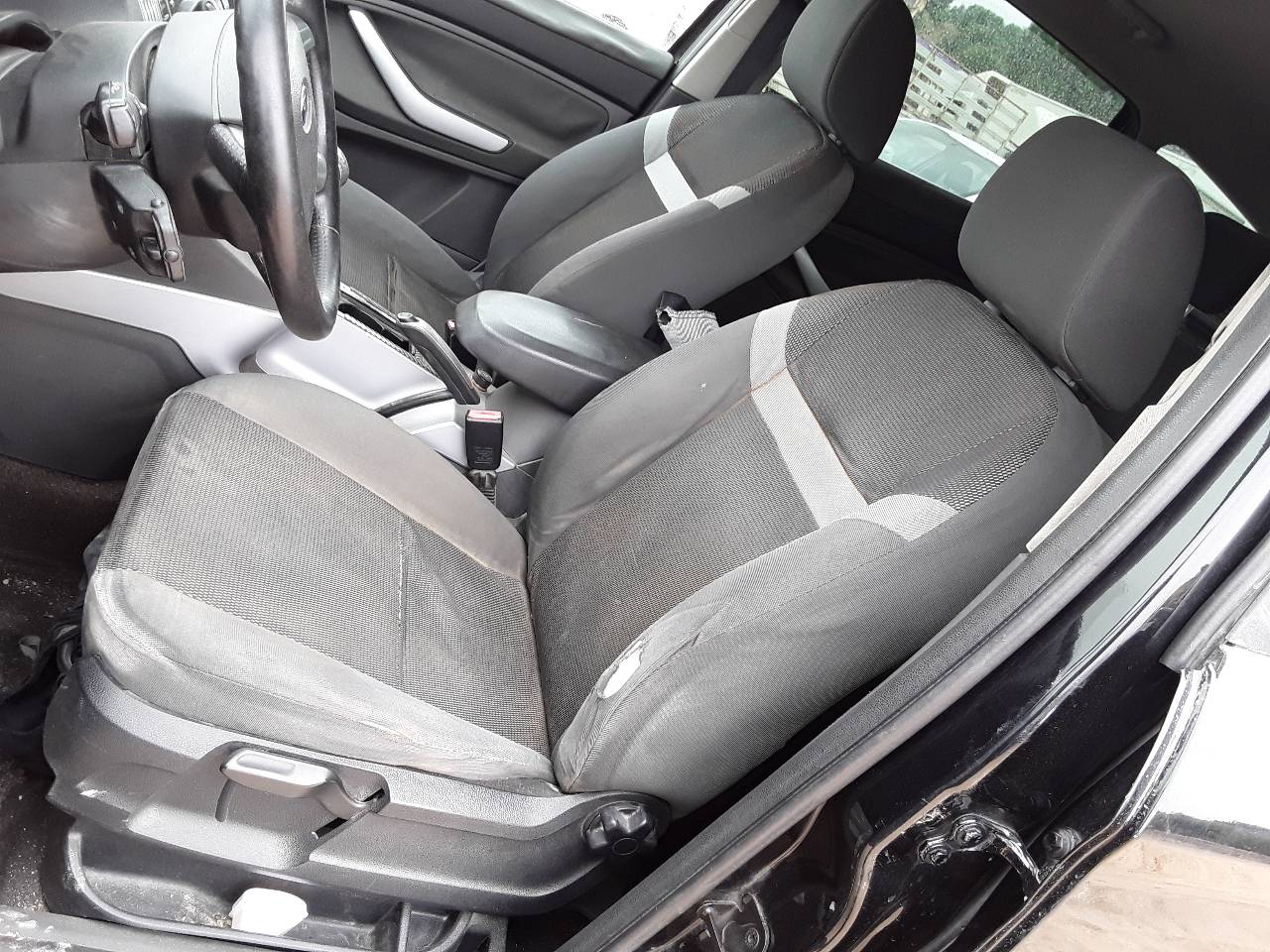 Asiento delantero izquierdo, foto 1 de 3