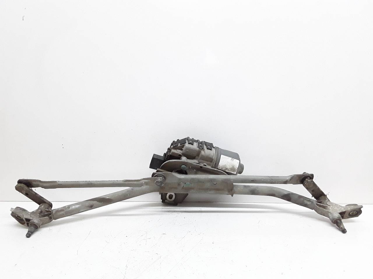 Motor limpia delantero