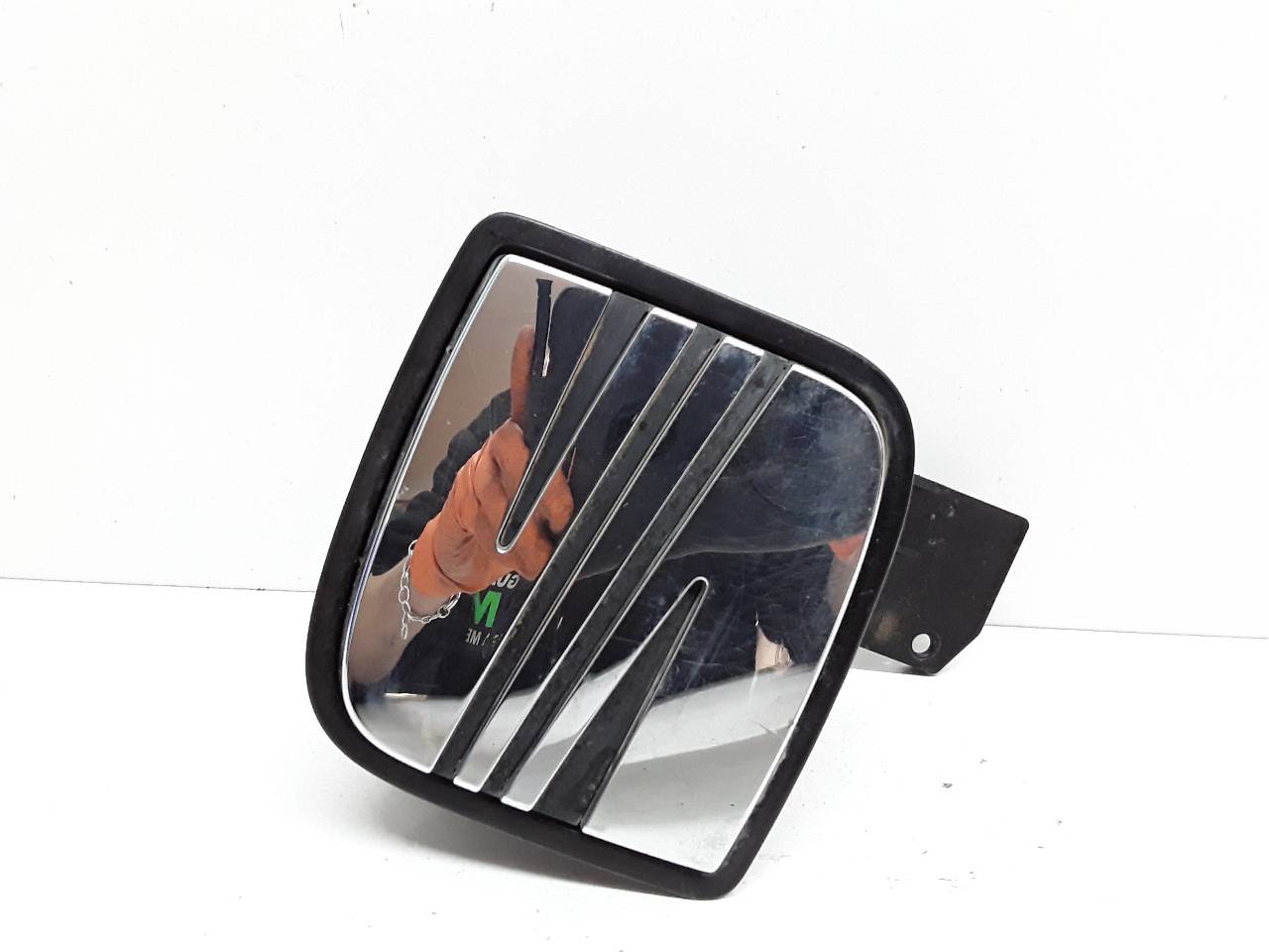 Tailgate outer handle, photo 1 of 3