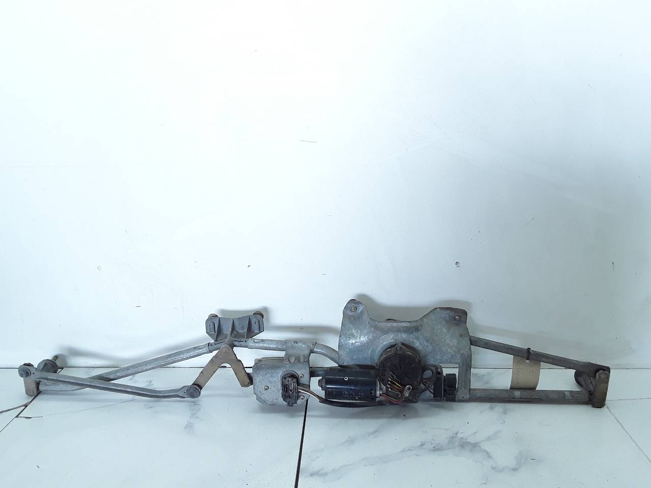 Motor limpia delantero