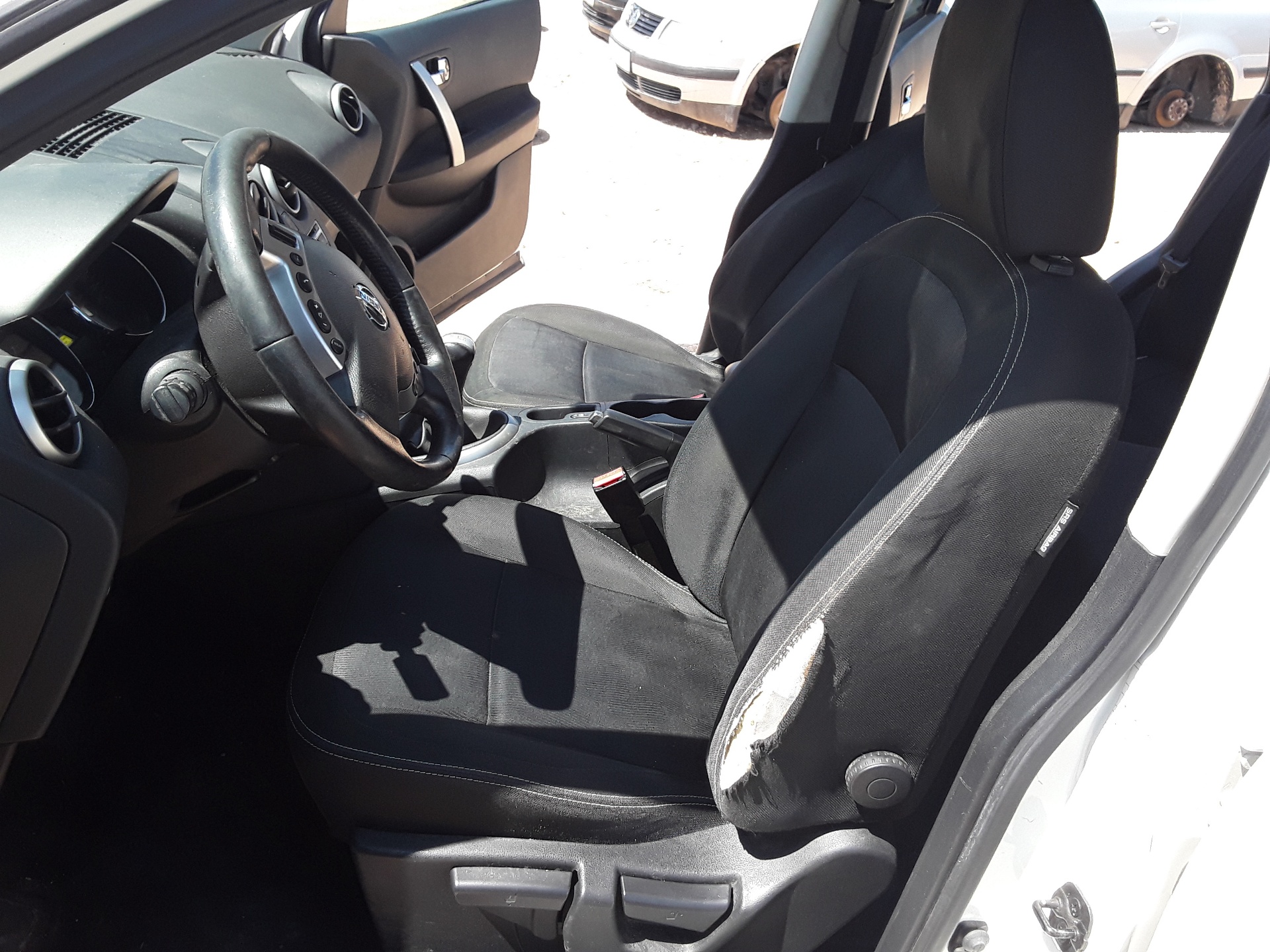 Front left seat, photo 1 of 2