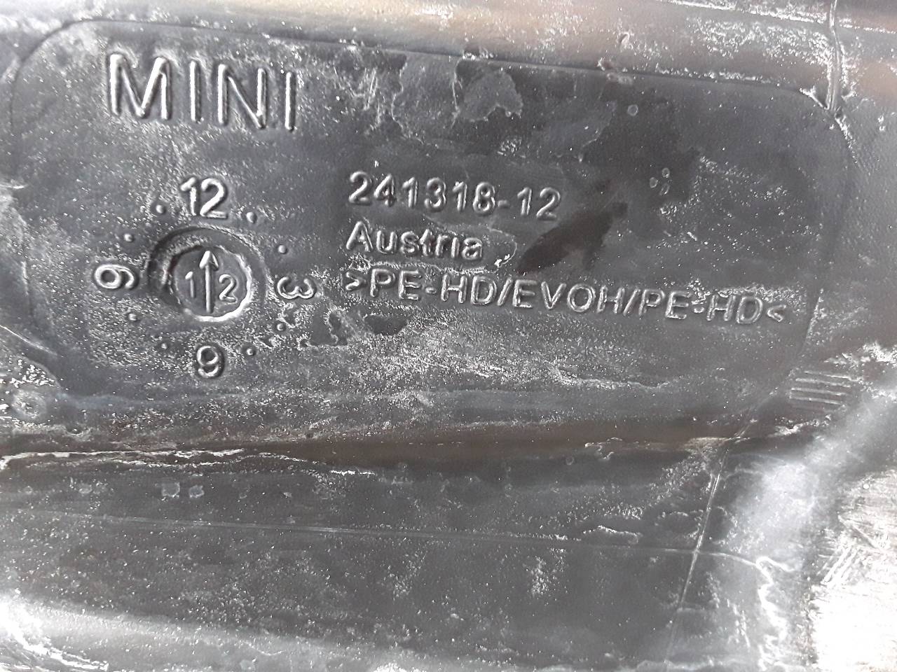 Fuel tank, photo 1 of 9