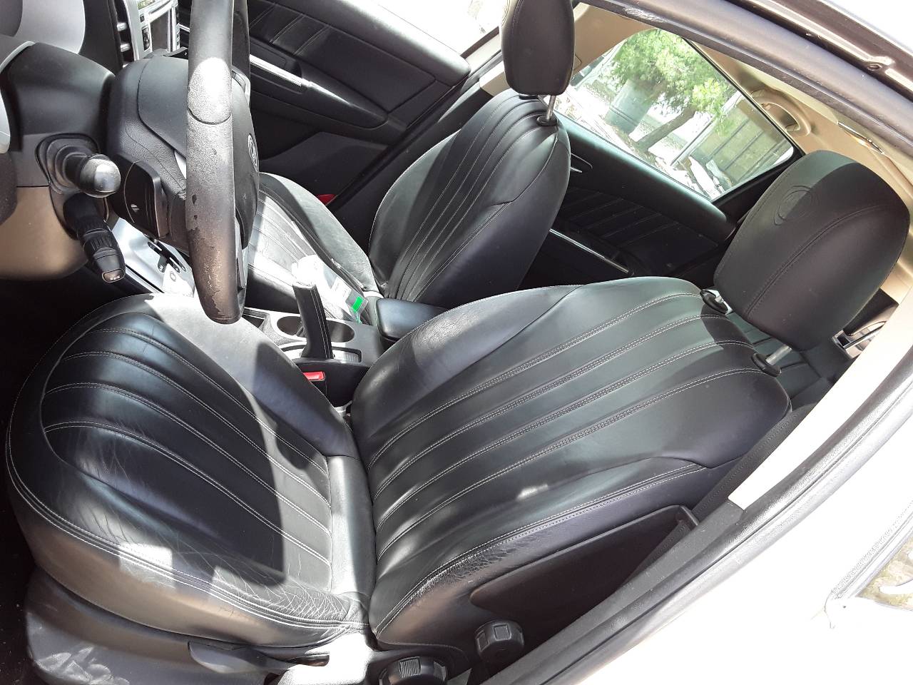 Front left seat, photo 1 of 4