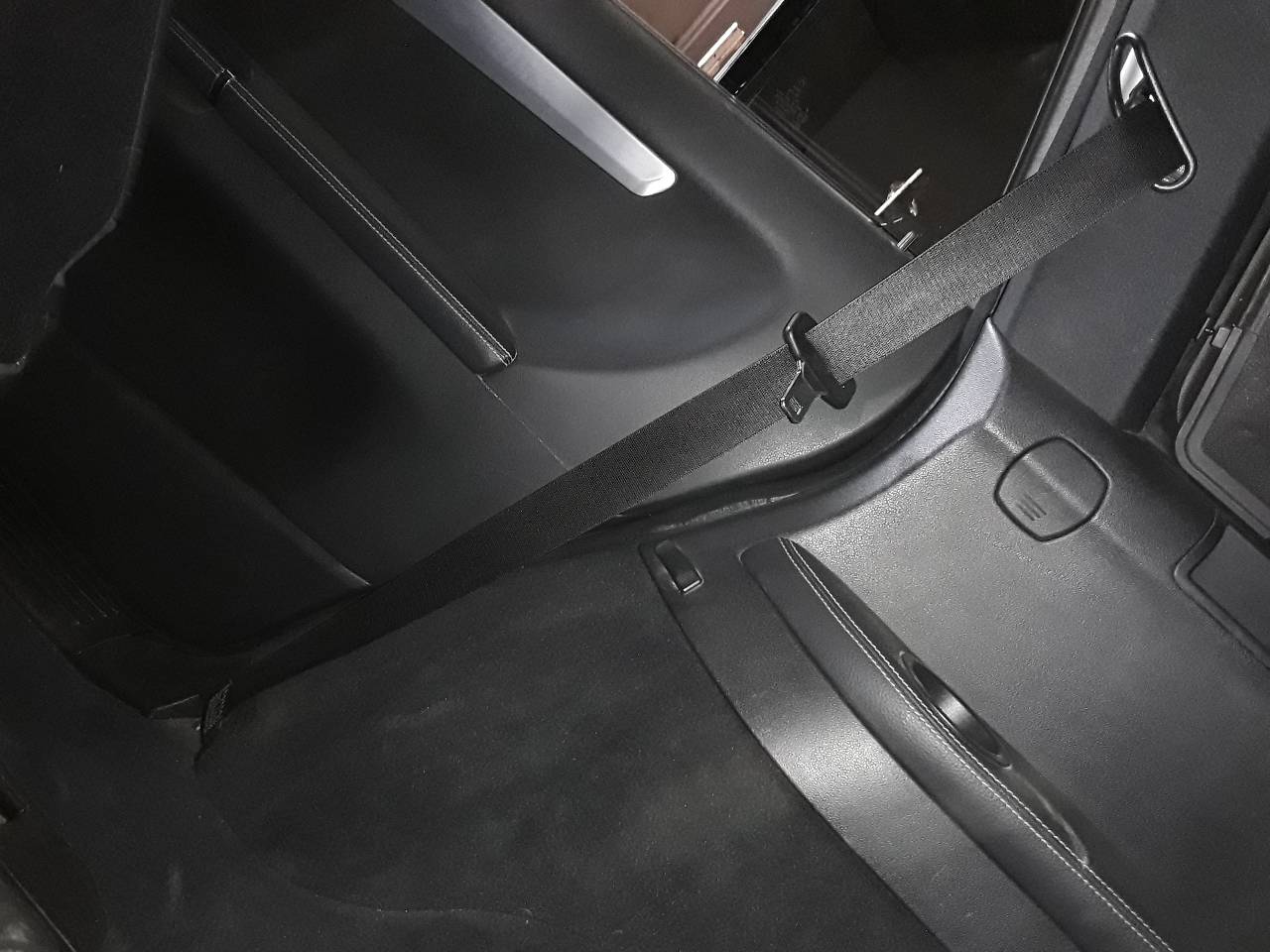 Cinturon seguridad trasero derecho