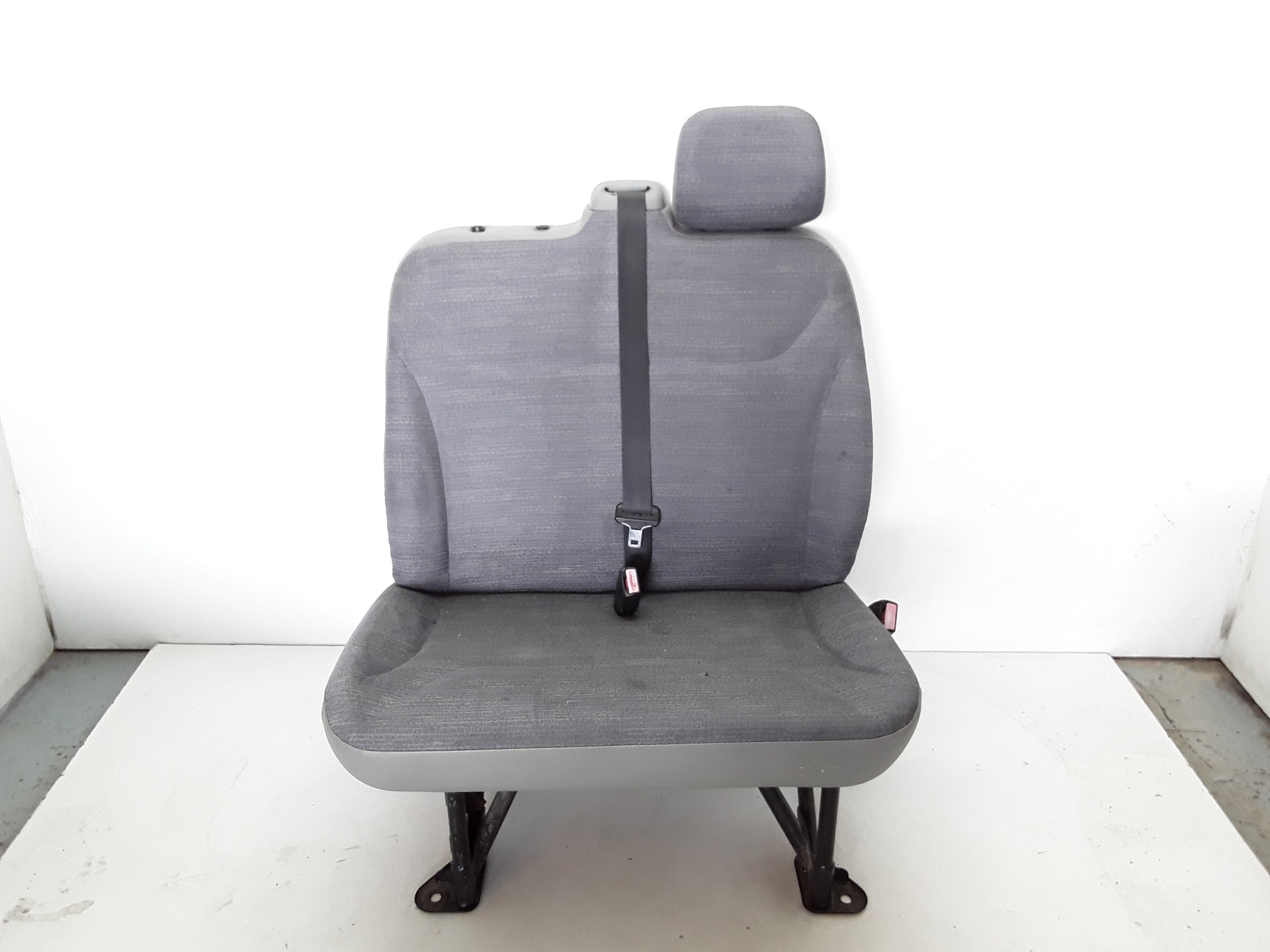 Front right seat, photo 1 of 6