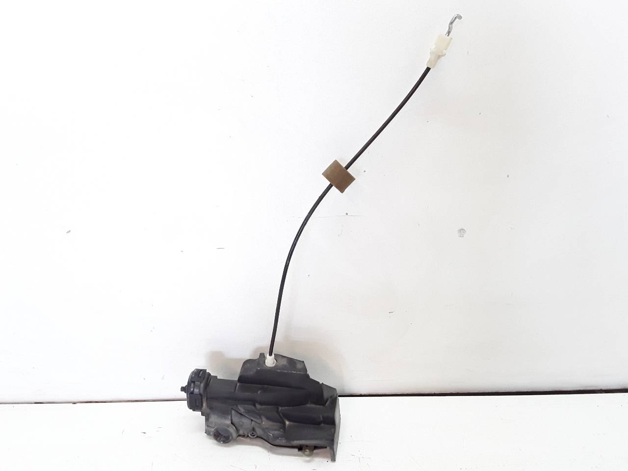 Front left door lock, photo 1 of 4