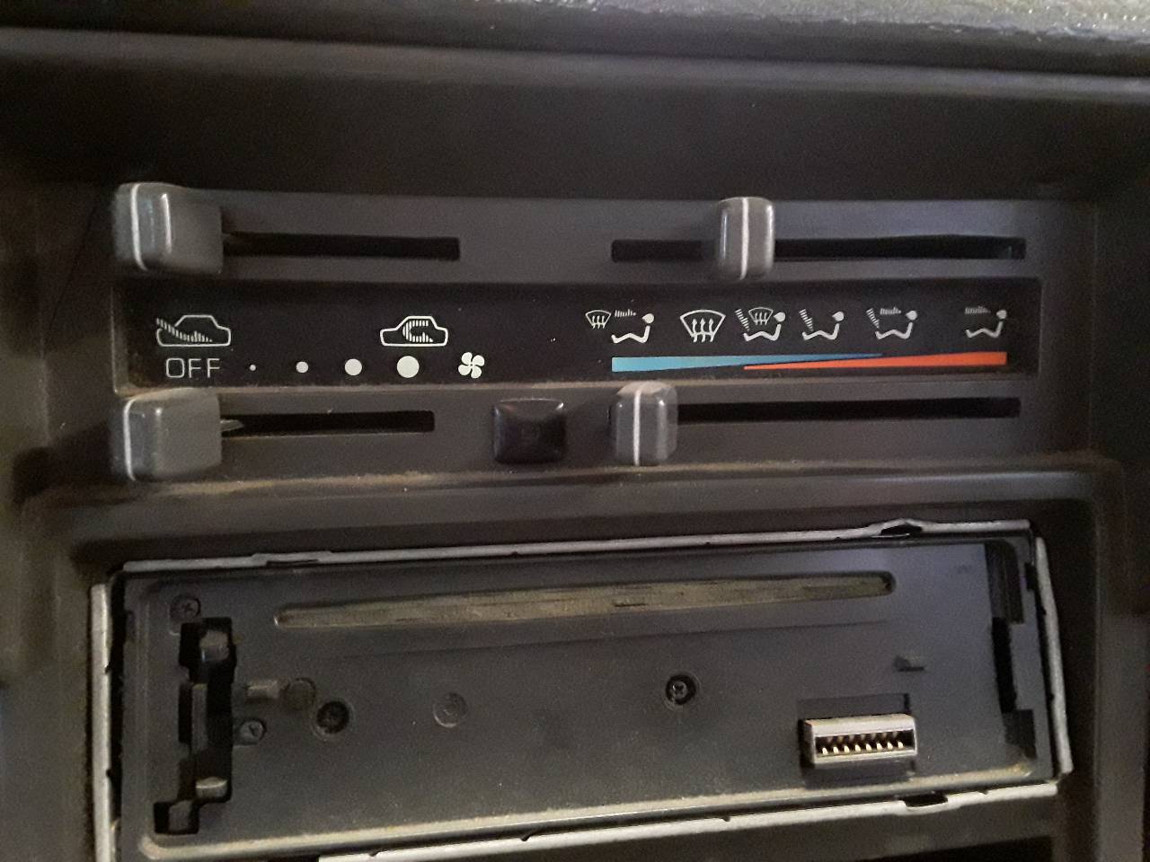 Comando de aquecimento / ar condicionado, foto 1 de 1