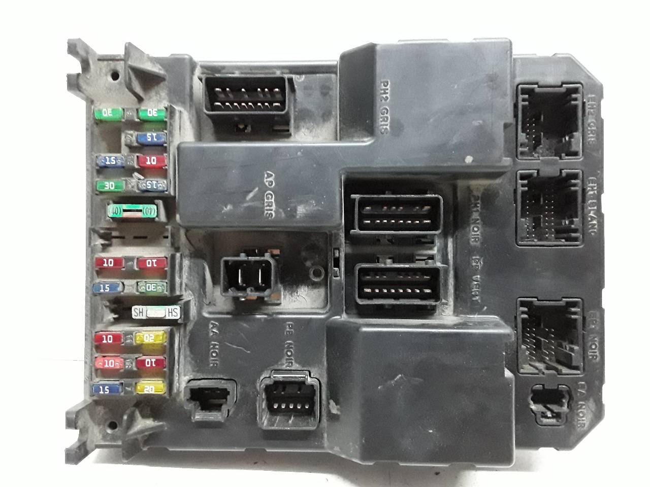Caja reles / fusibles