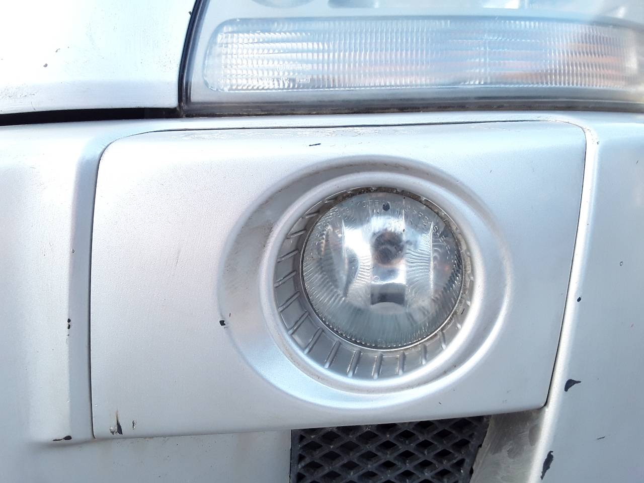 Faro antiniebla izquierdo