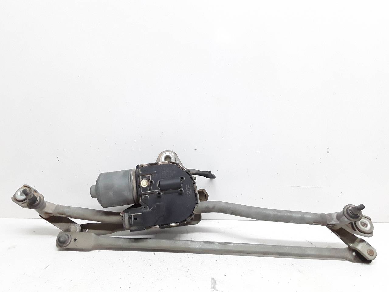 Motor limpia delantero
