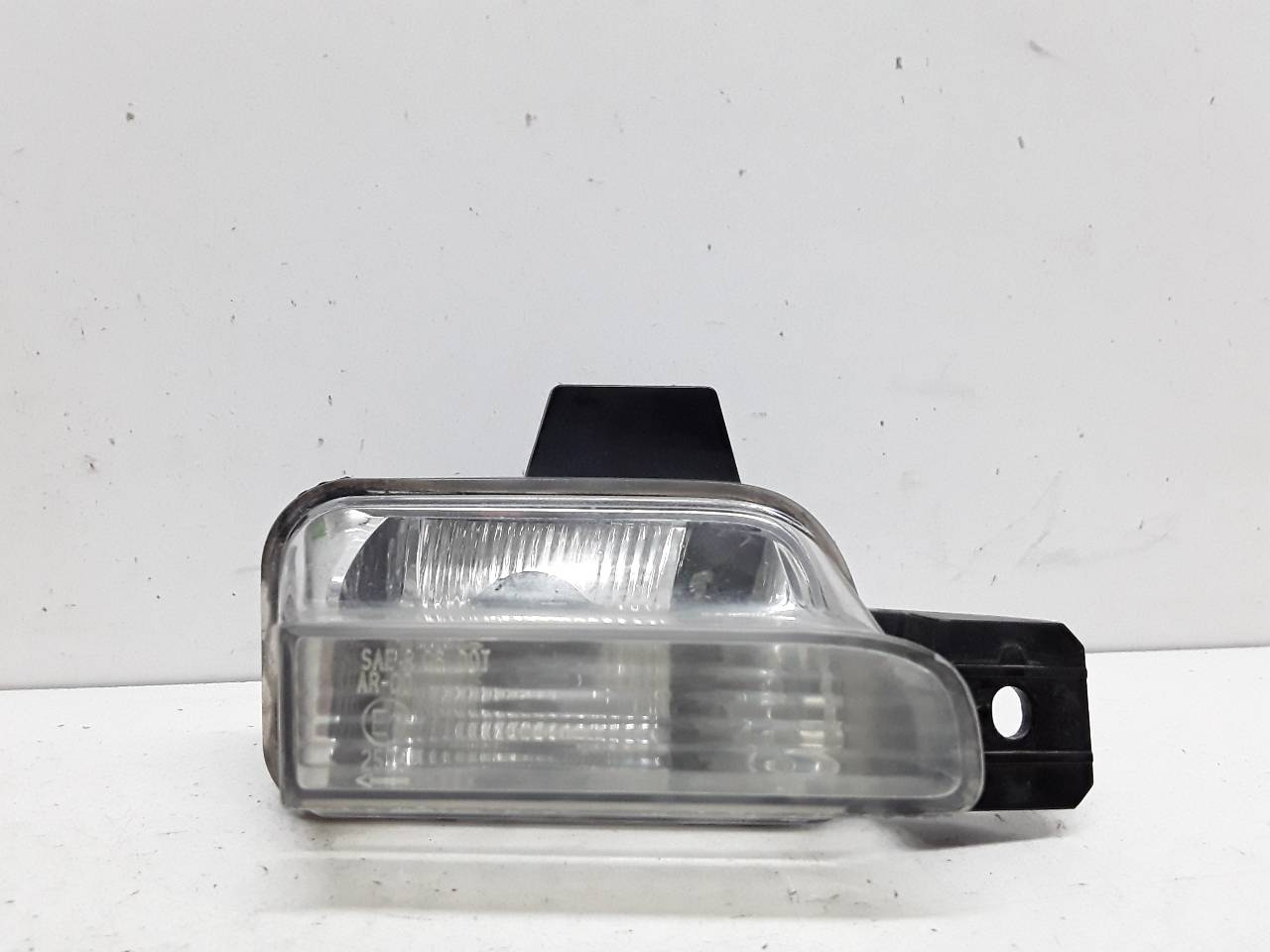 Luz traseira esquerda no para-choques, foto 1 de 4