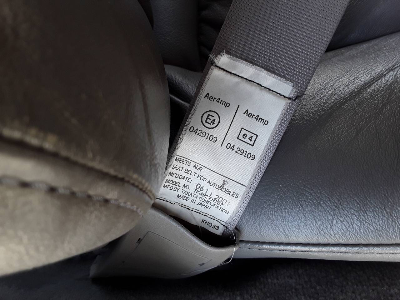 Front right seat belt, photo 1 of 2
