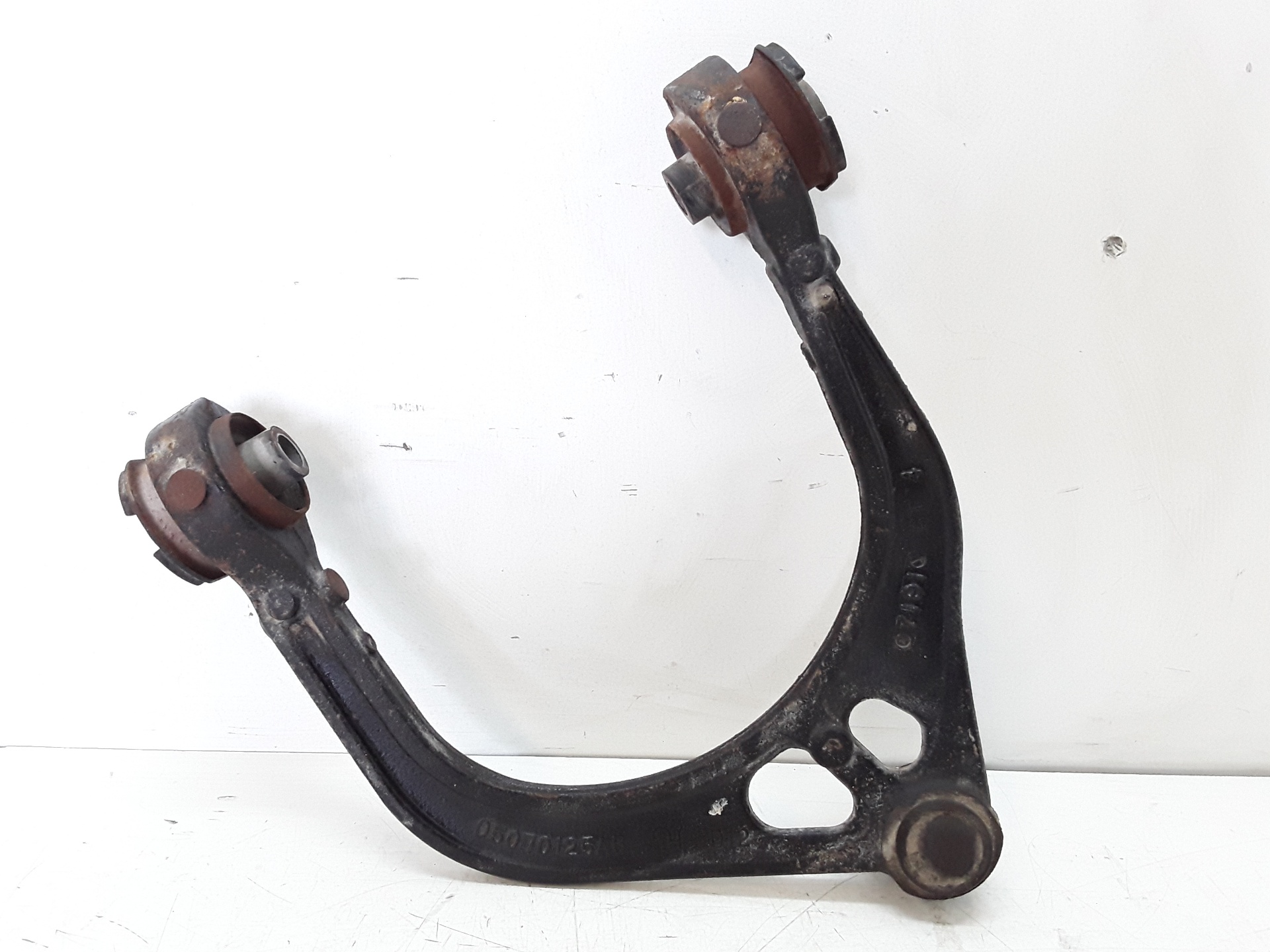 Brazo suspension superior delantero izquierdo