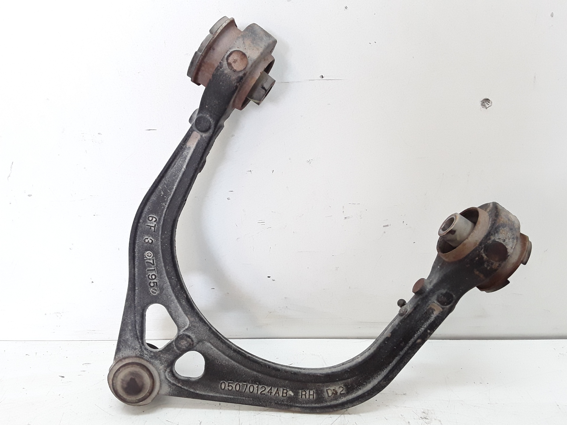 Brazo suspension superior delantero derecho