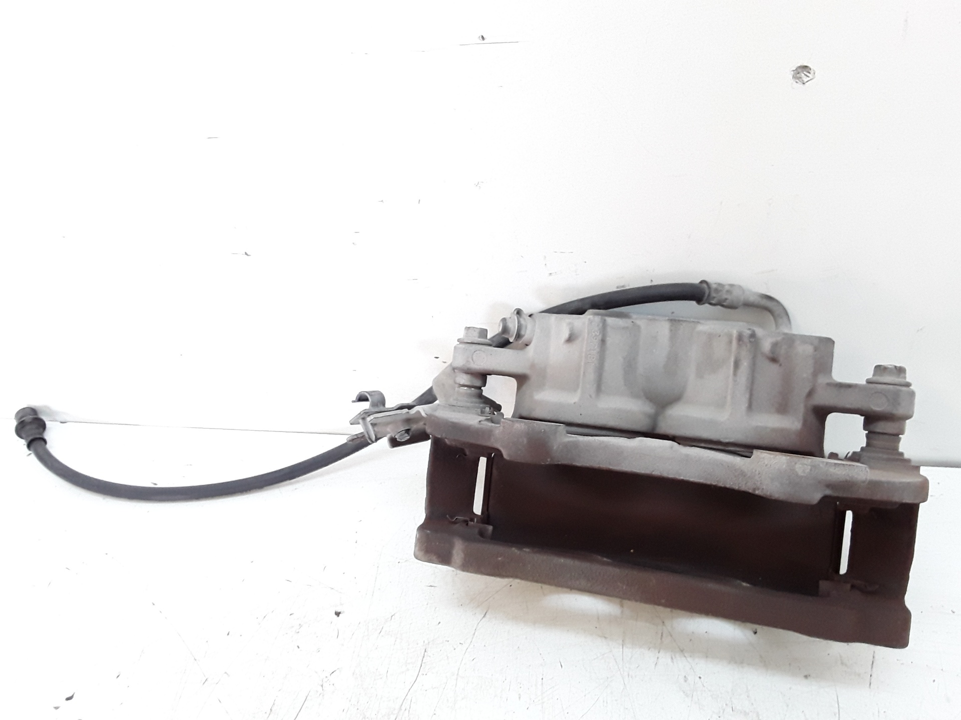 Front right brake caliper, photo 1 of 3