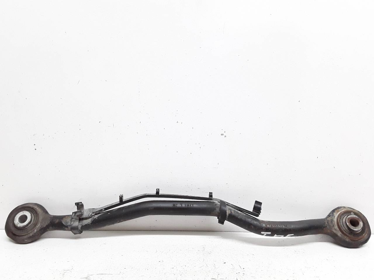 Brazo suspension superior trasero derecho