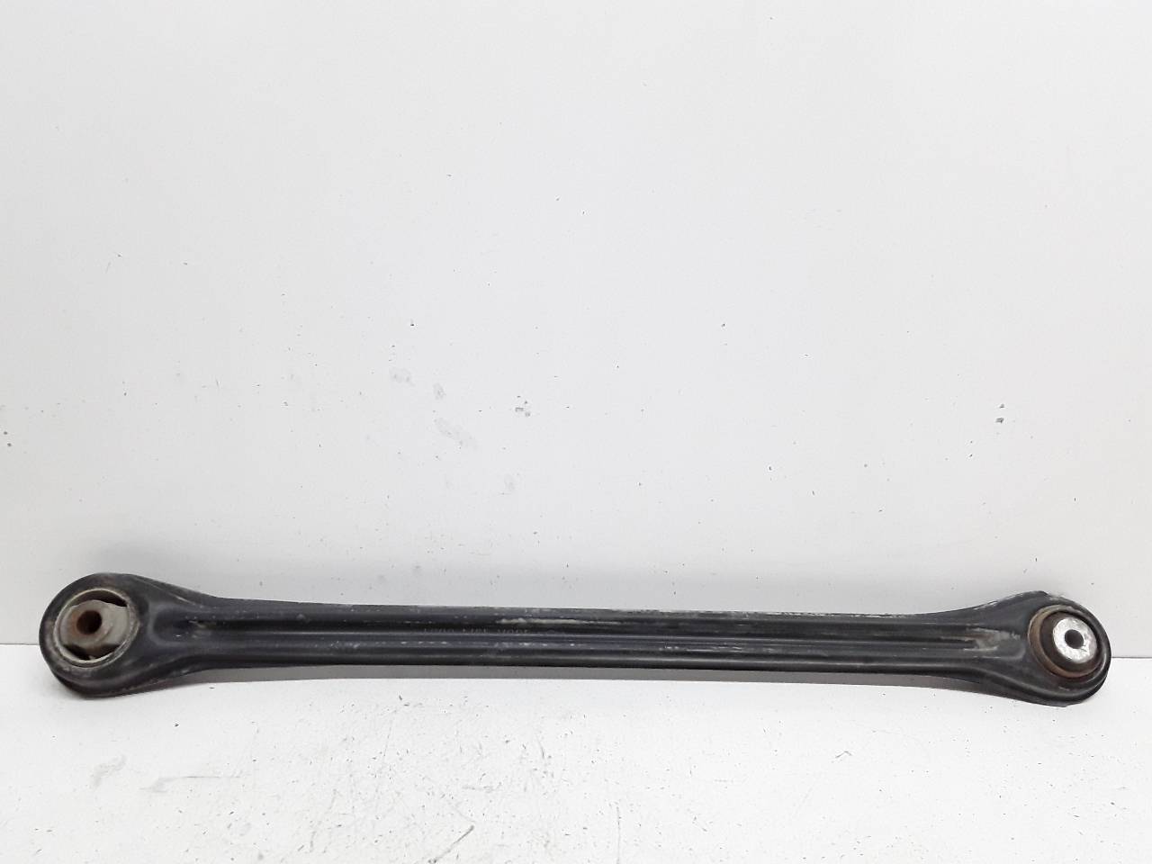 Brazo suspension inferior trasero derecho