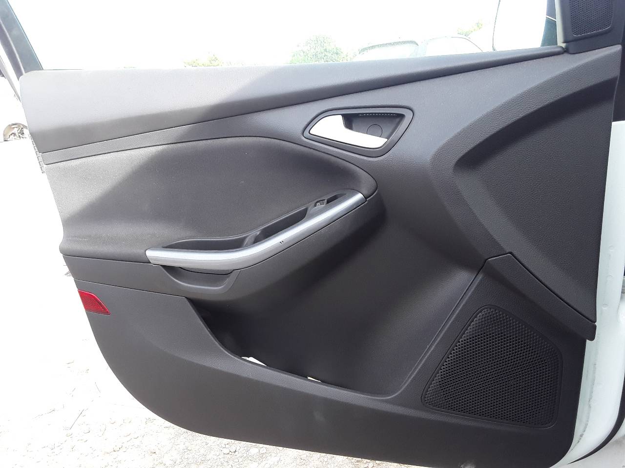 Front left door trim, photo 1 of 1