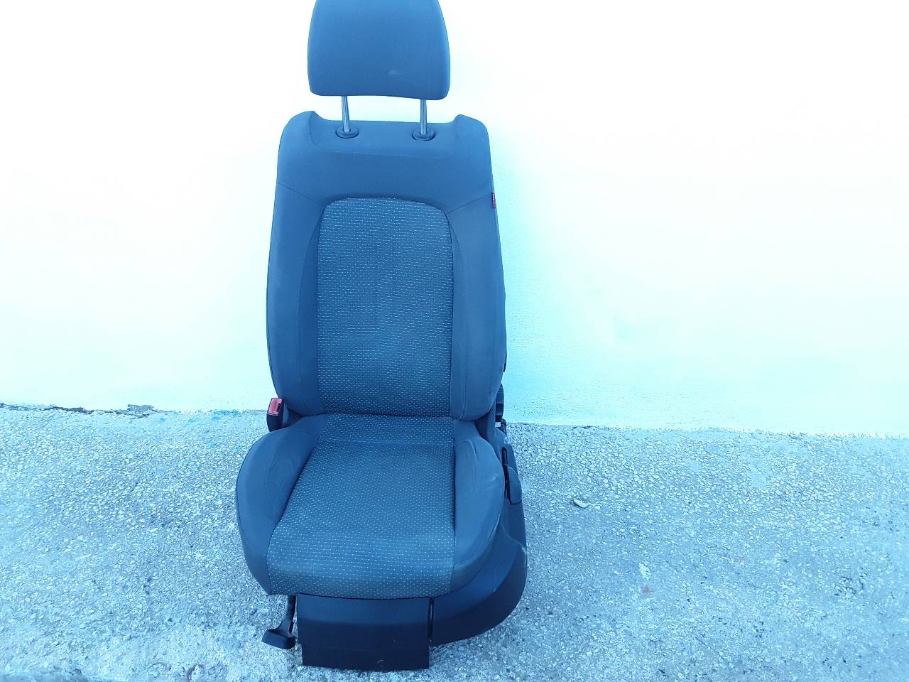 Asiento delantero izquierdo, foto 1 de 3