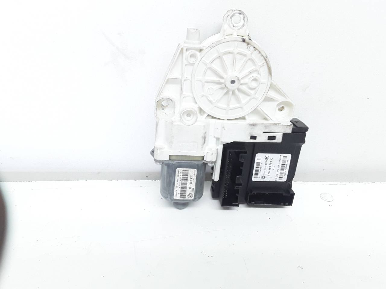 Front right window regulator motor, photo 1 of 4