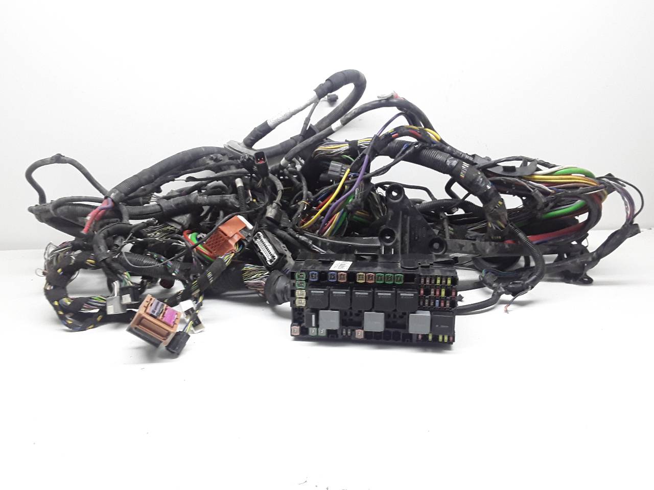 Relay / fuse box, photo 1 of 6