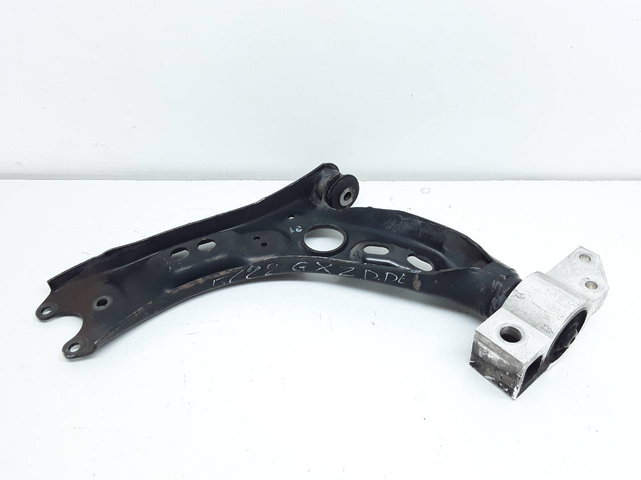 Front right lower control arm, photo 1 of 3