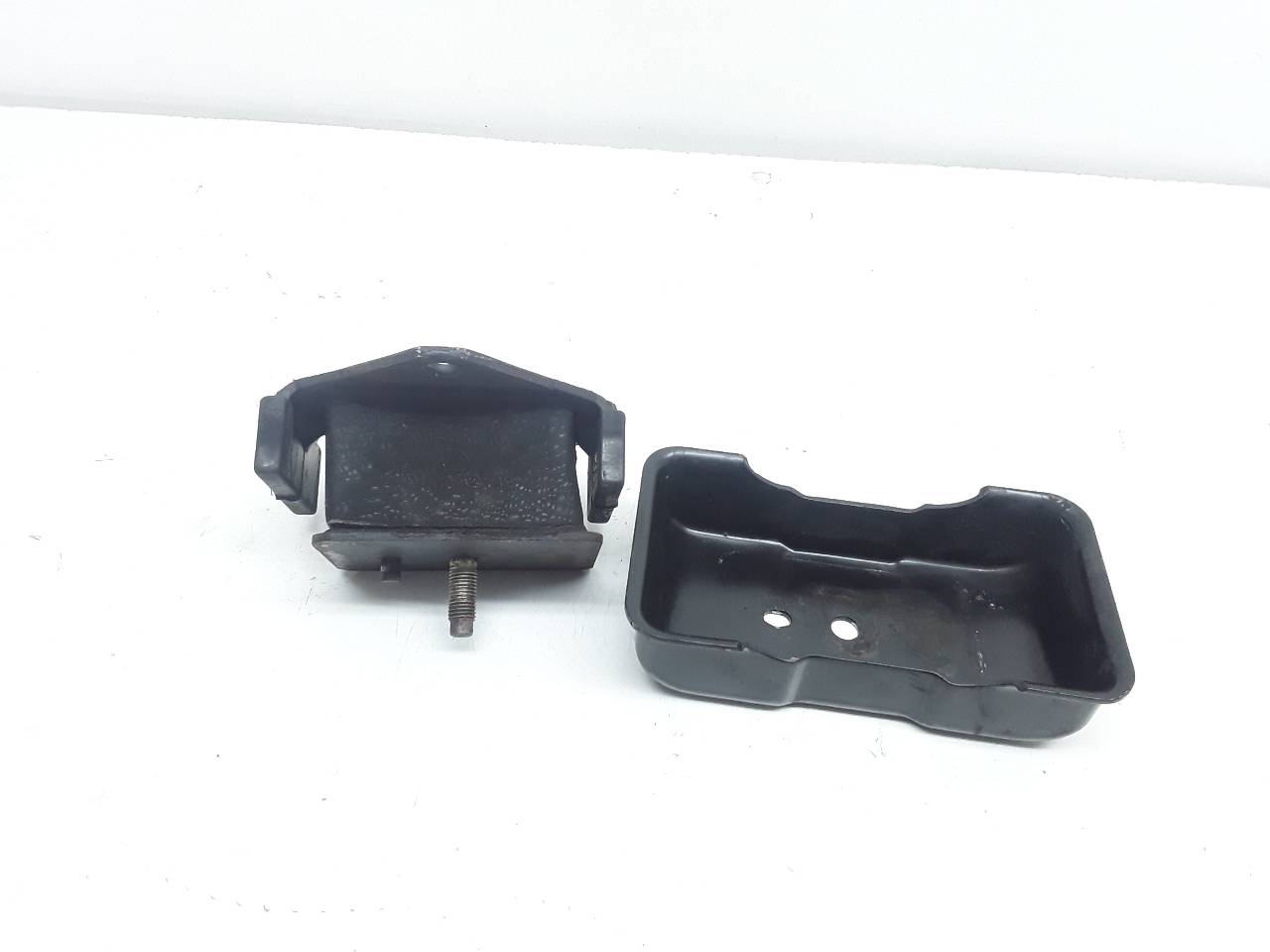Soporte motor derecho, foto 1 de 3