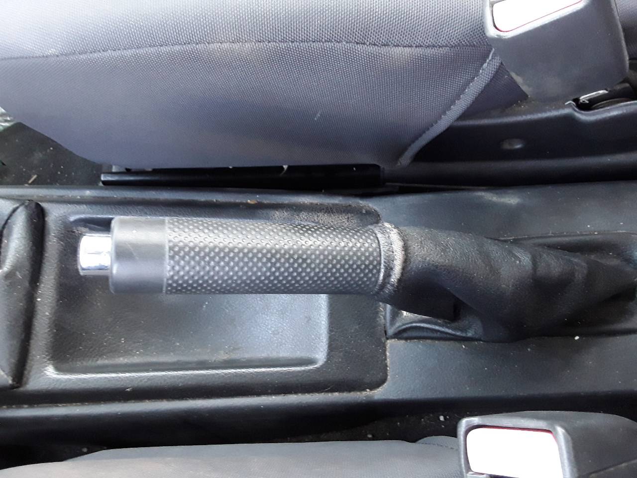 Handbrake lever, photo 1 of 2