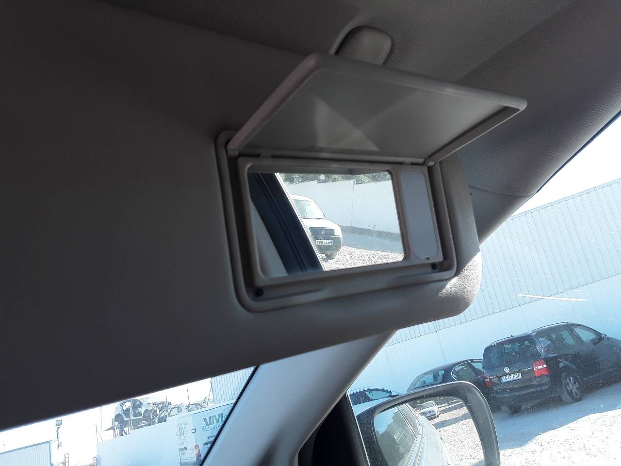 Right sun visor, photo 1 of 3
