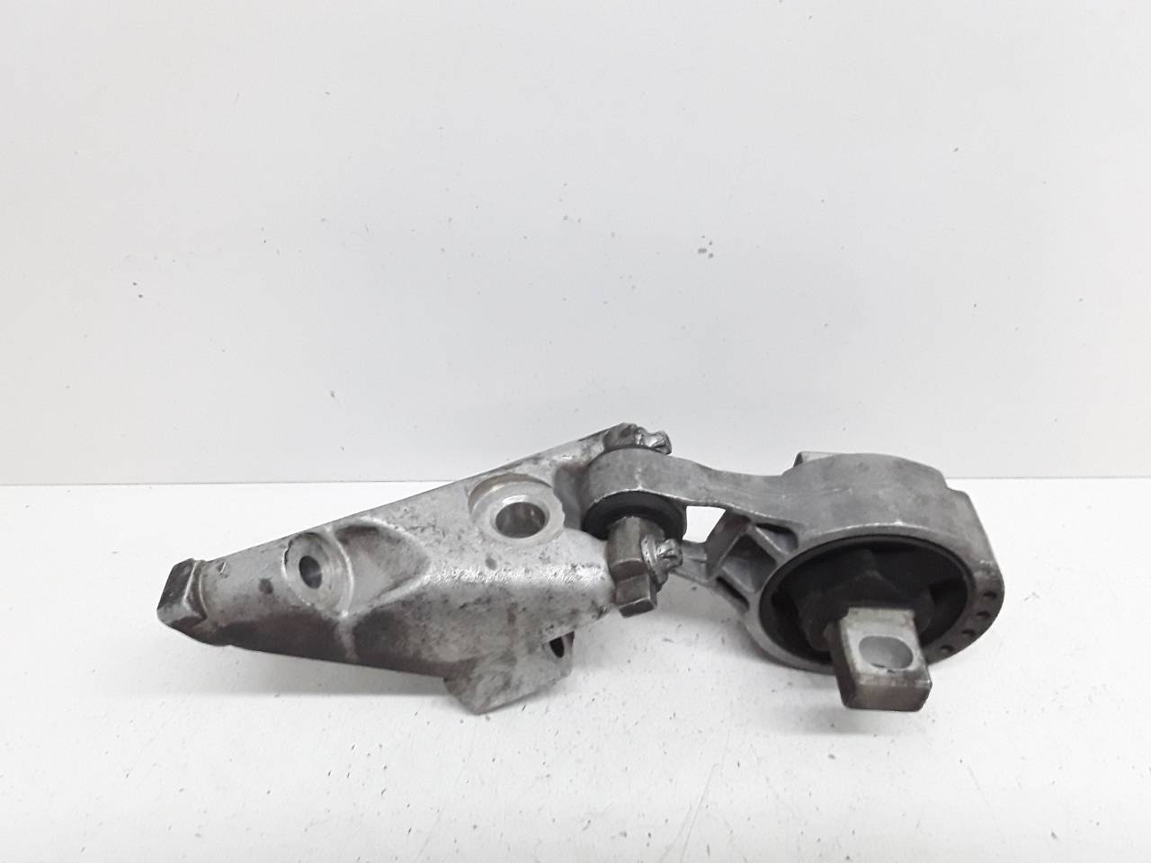 Soporte motor trasero, foto 1 de 5