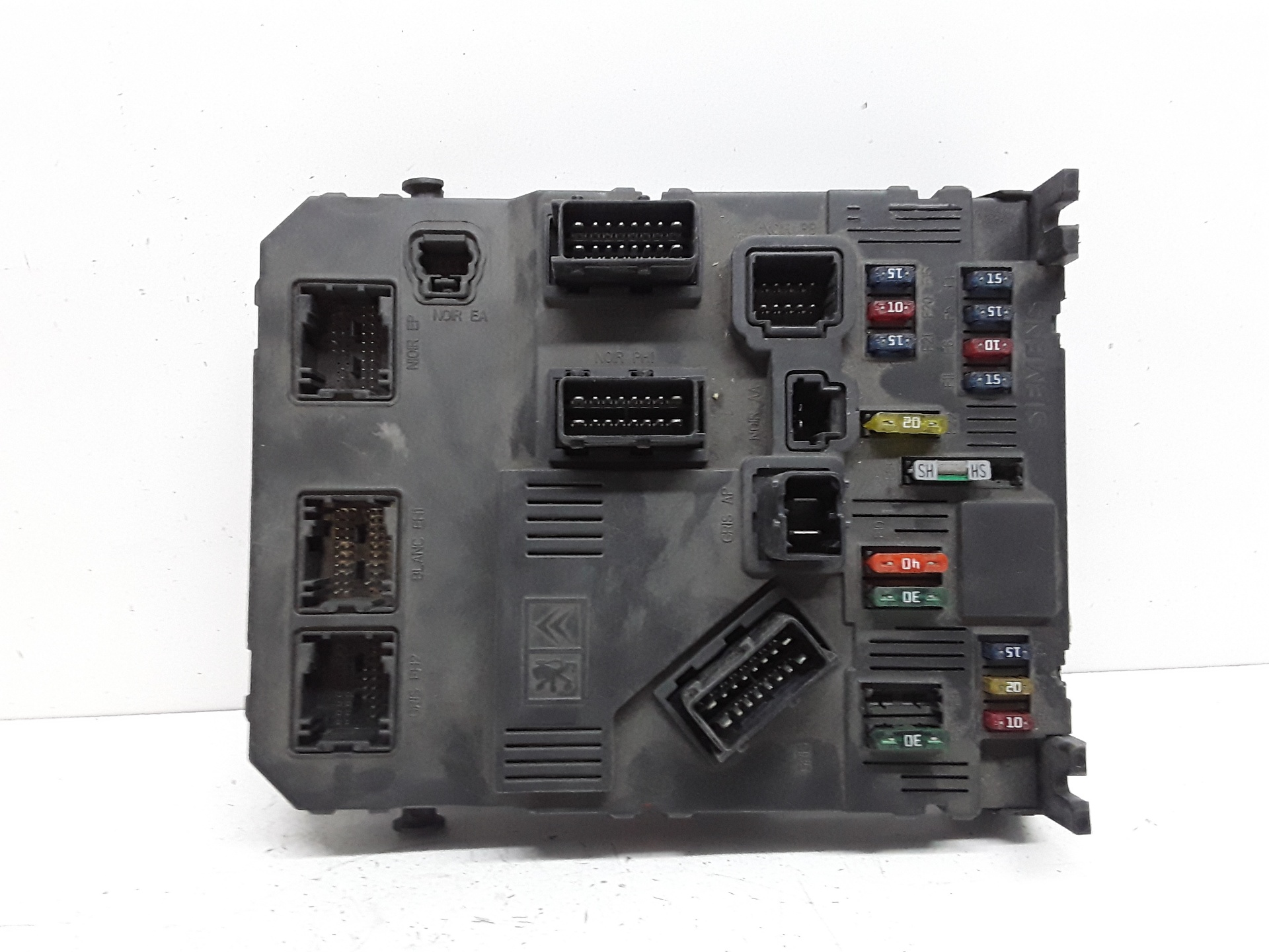 Caja reles / fusibles