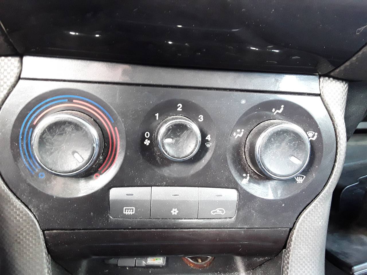 Heater / air conditioning control, photo 1 of 1