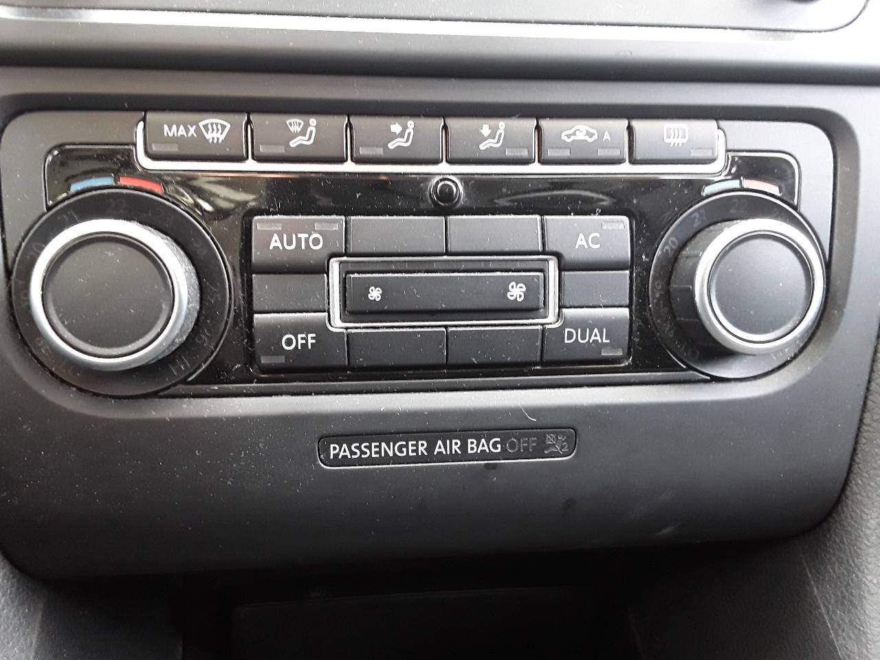 Climate control panel, photo 1 of 3