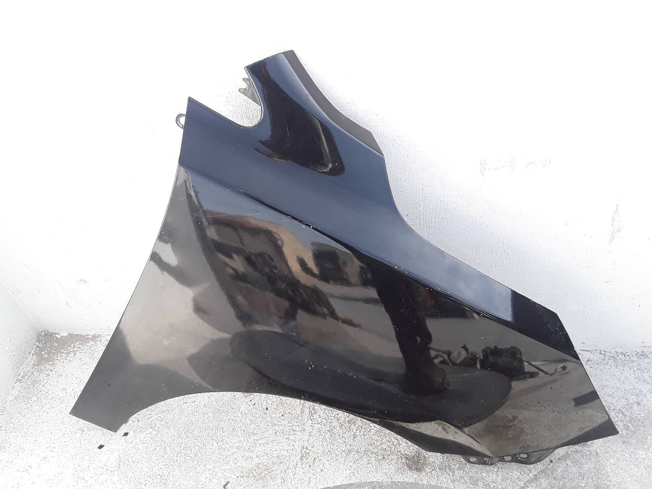 Front right wing, photo 1 of 2