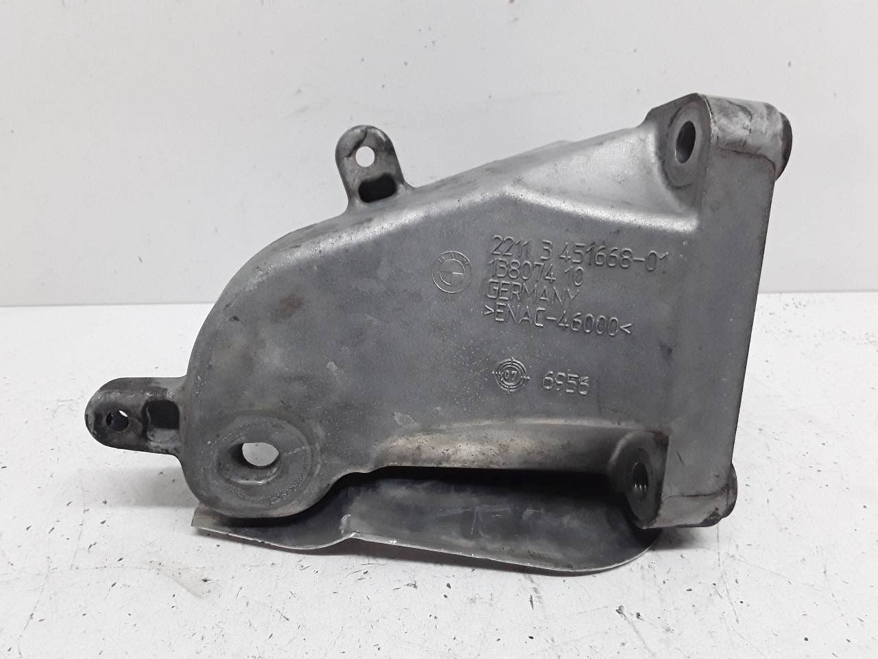 Soporte motor derecho, foto 1 de 4