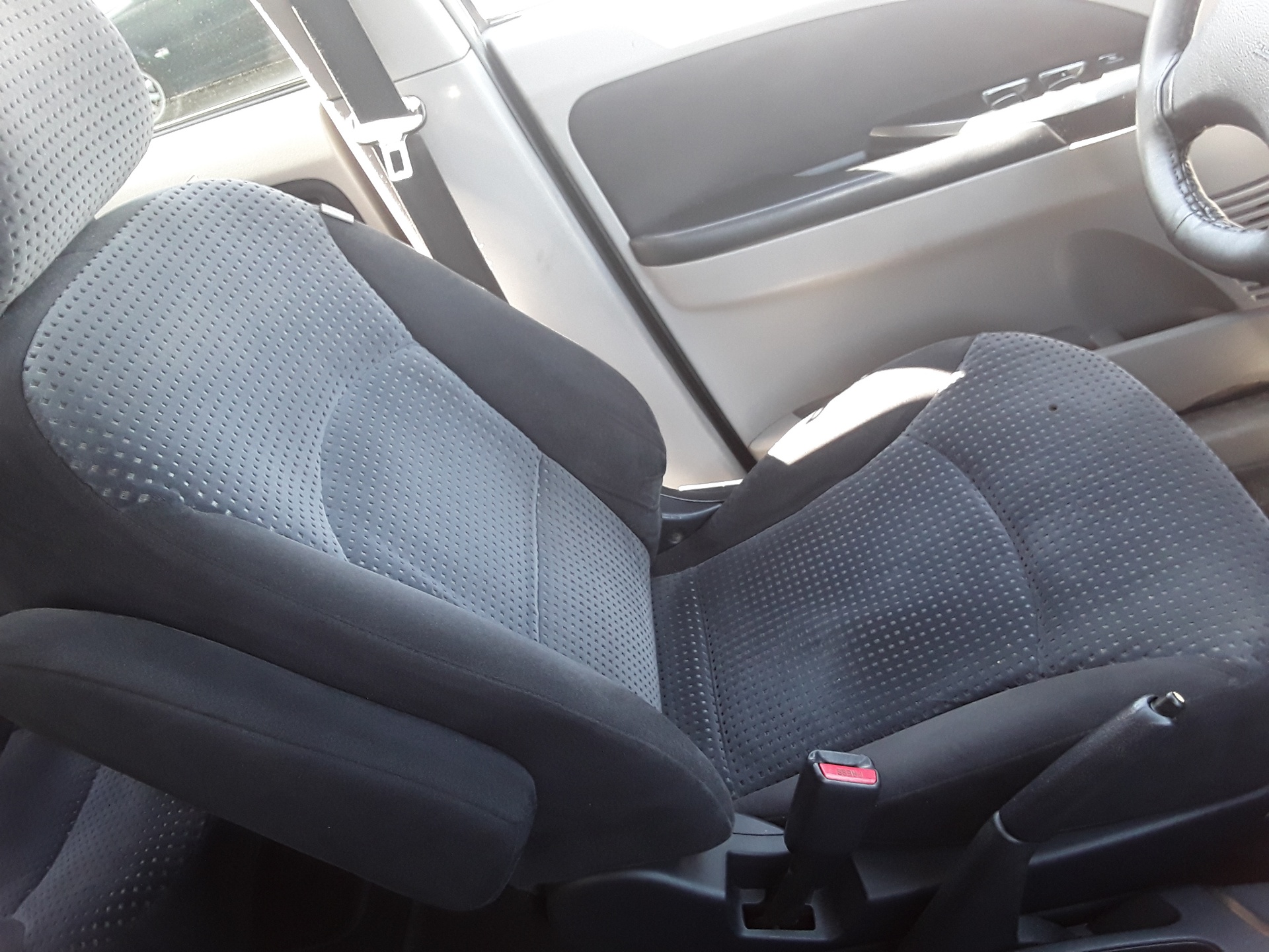 Asiento delantero izquierdo, foto 1 de 3