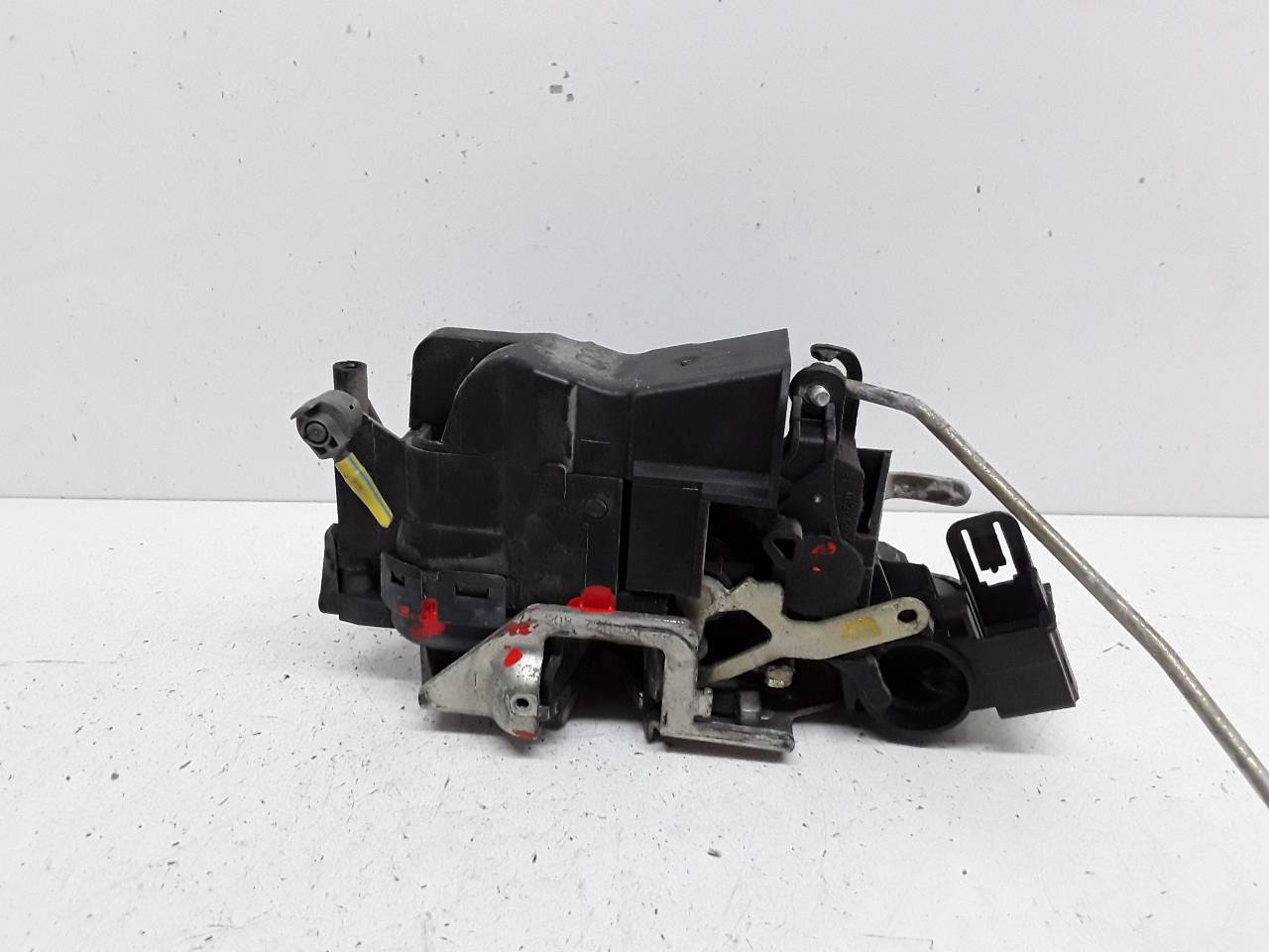 Cerradura puerta delantera derecha