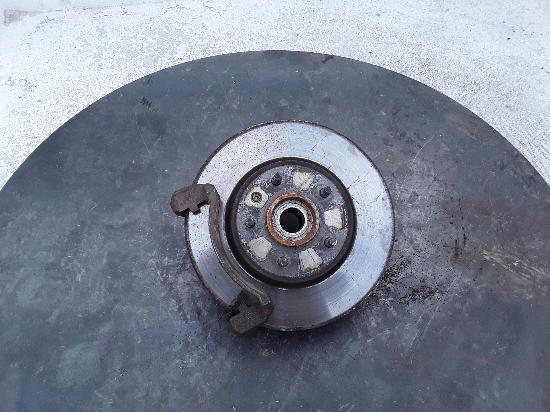 Front left steering knuckle, photo 1 of 3