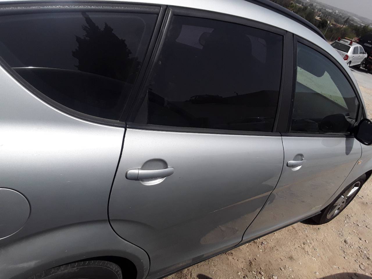 Rear right door, photo 1 of 6