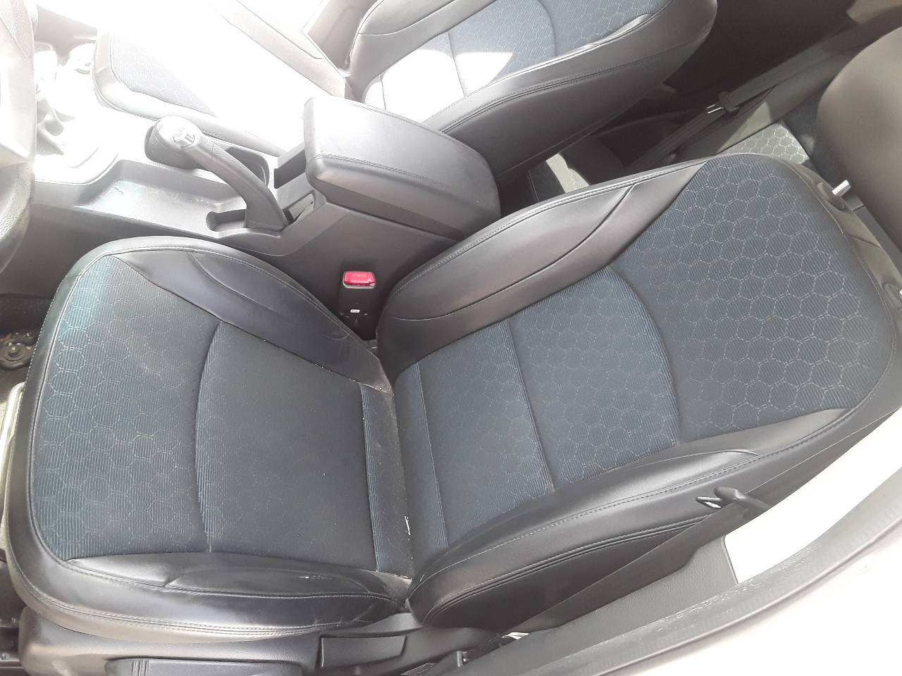 Asiento delantero izquierdo, foto 1 de 3