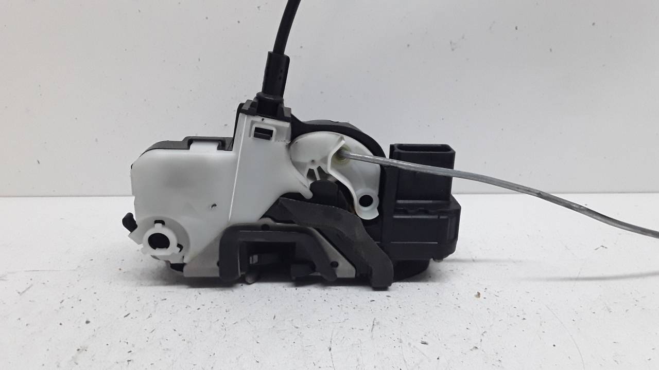 Cerradura puerta delantera derecha