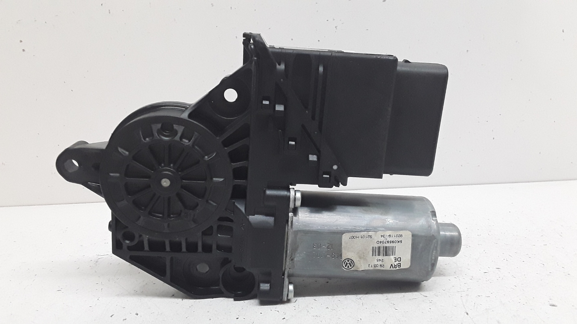 Rear right window regulator motor, photo 1 of 3