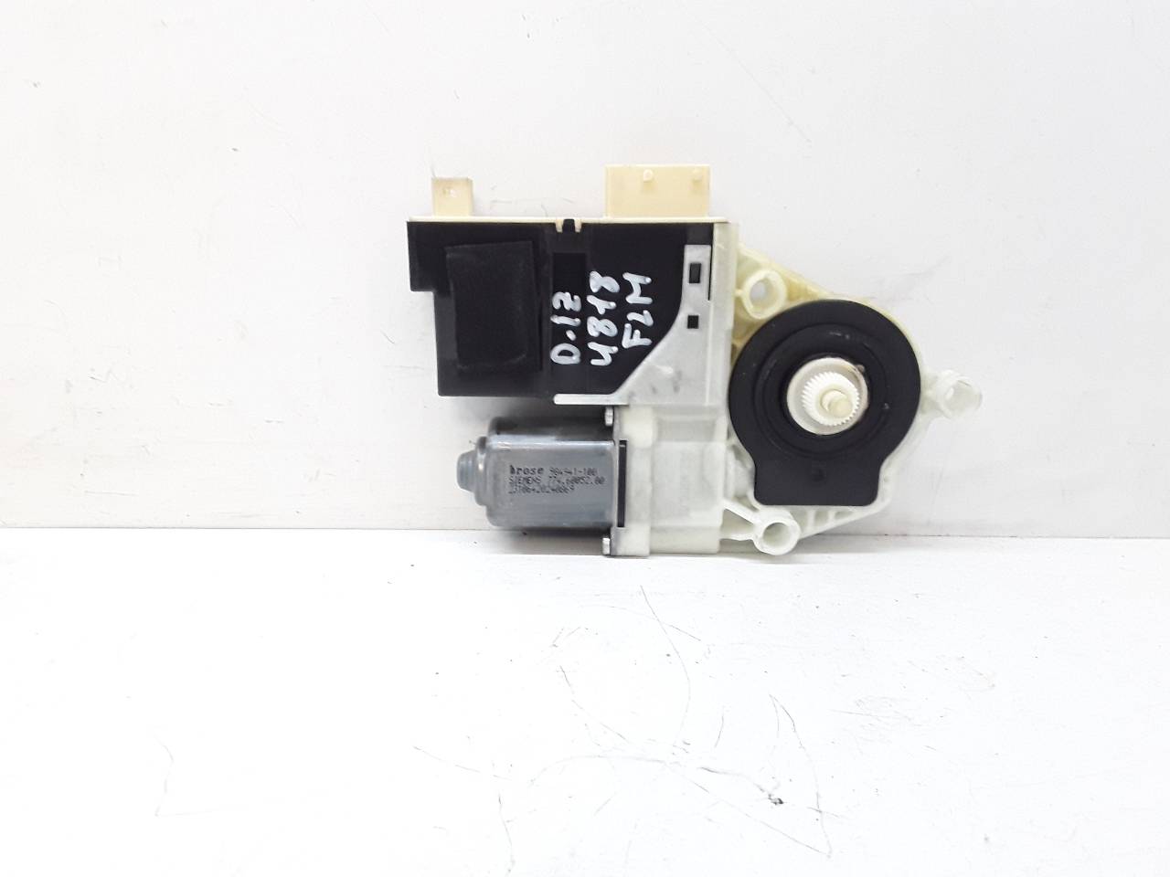 Front left window regulator motor, photo 1 of 8