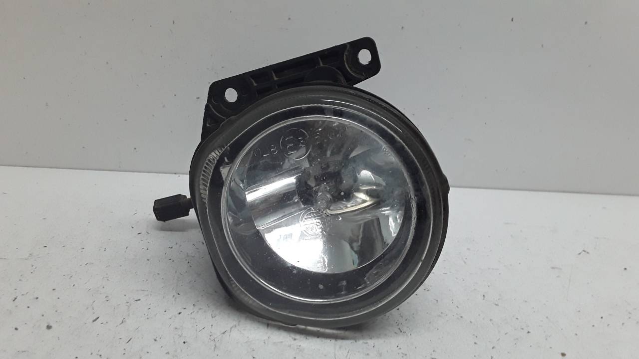 Faro antiniebla izquierdo